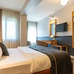 Viva La Hotel *