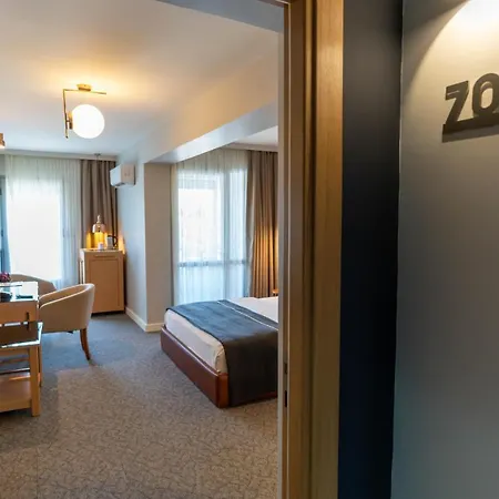 Viva La Hotel *