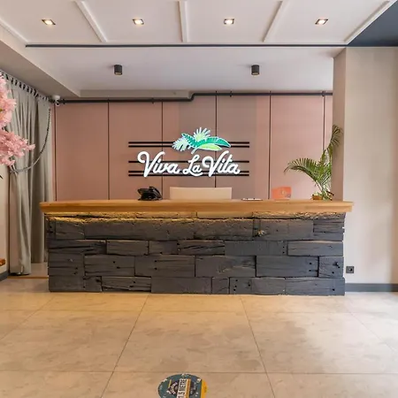 Viva La Hotel *