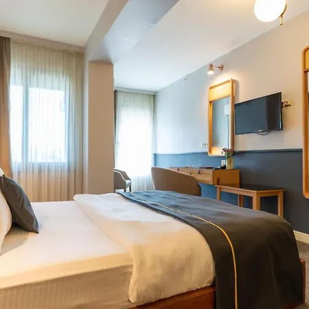 Viva La Hotel *
